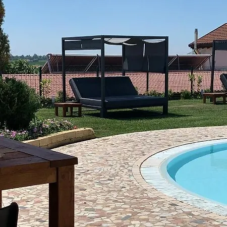 مزرعة للإقامة Le Mistral *